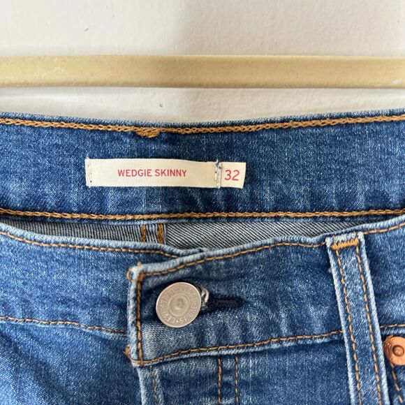Levi's Medium Blue Wash Wedgie Skinny High Rise Button Fly Jean Size 32 - Picture 3 of 15